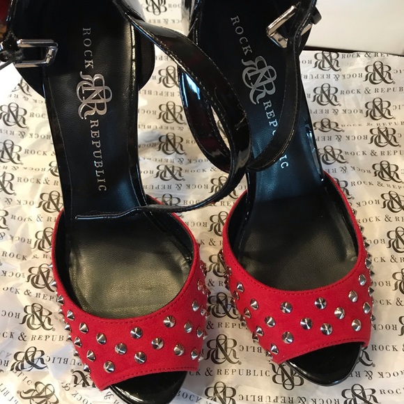 Woman’s Stilettos - Picture 2 of 8